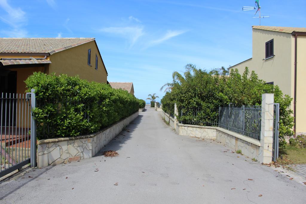 Casa Vacanze Roccella Beach Кампофеличе ди Рокела Екстериор снимка