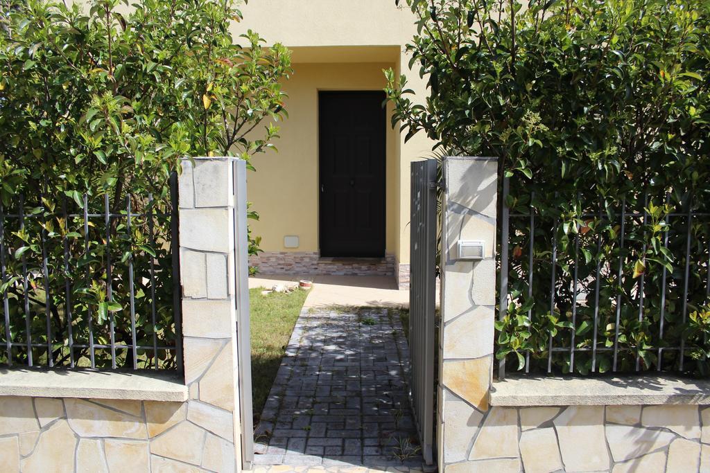 Casa Vacanze Roccella Beach Кампофеличе ди Рокела Екстериор снимка