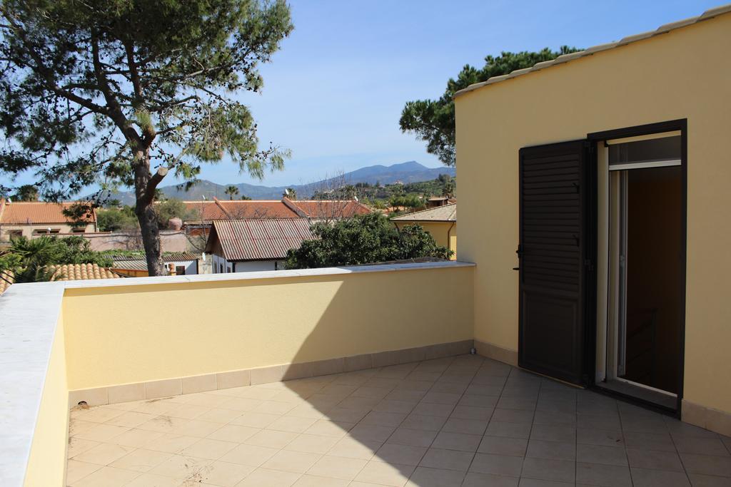 Casa Vacanze Roccella Beach Кампофеличе ди Рокела Екстериор снимка