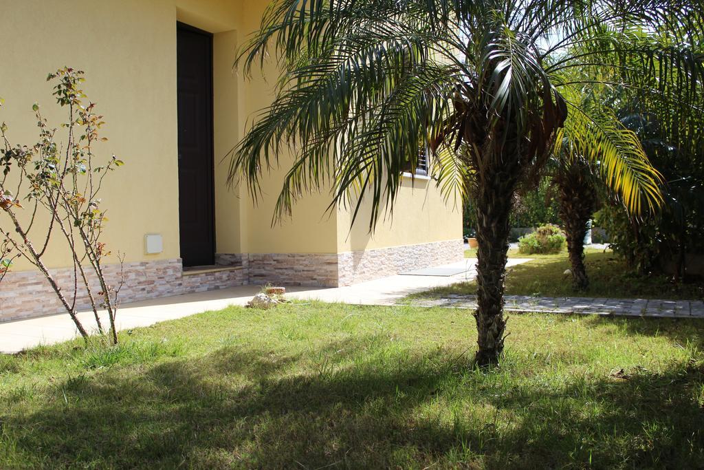 Casa Vacanze Roccella Beach Кампофеличе ди Рокела Екстериор снимка