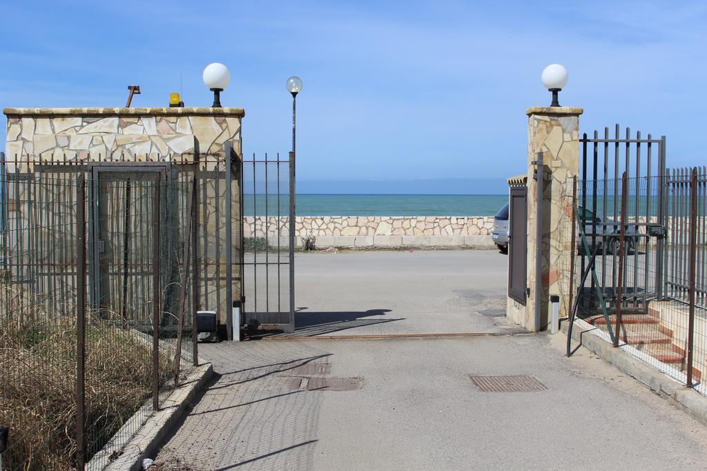 Casa Vacanze Roccella Beach Кампофеличе ди Рокела Екстериор снимка