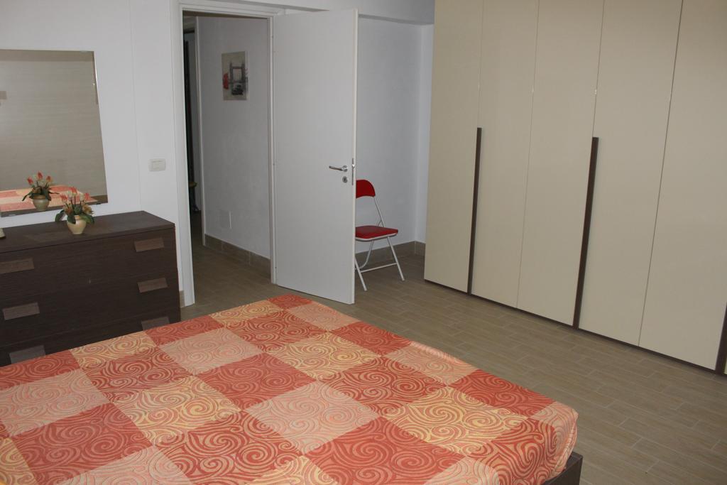 Casa Vacanze Roccella Beach Кампофеличе ди Рокела Екстериор снимка