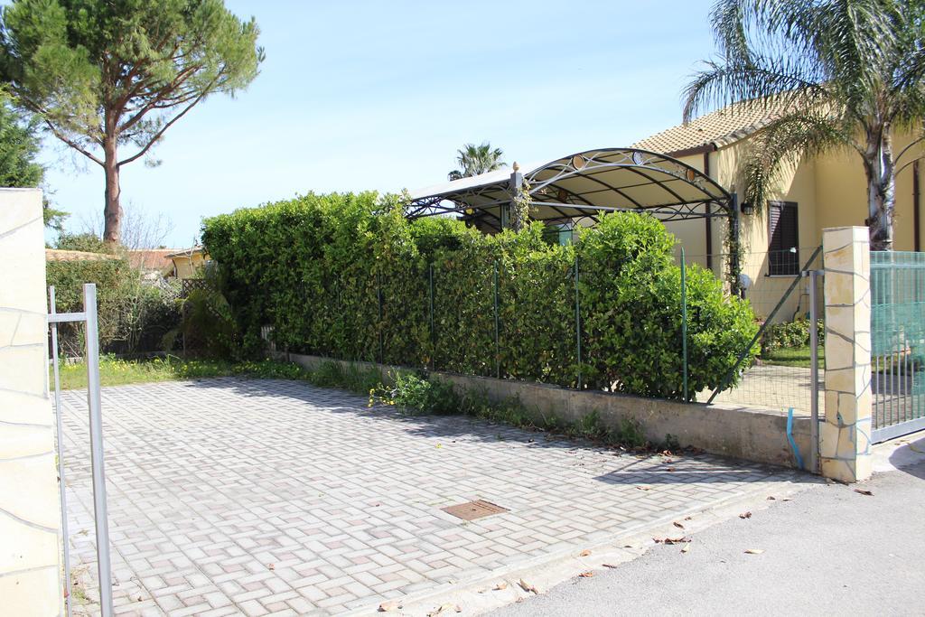 Casa Vacanze Roccella Beach Кампофеличе ди Рокела Екстериор снимка