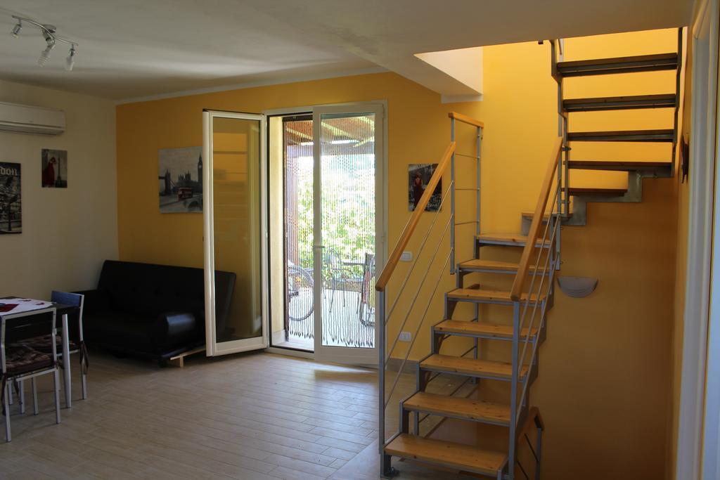 Casa Vacanze Roccella Beach Кампофеличе ди Рокела Екстериор снимка