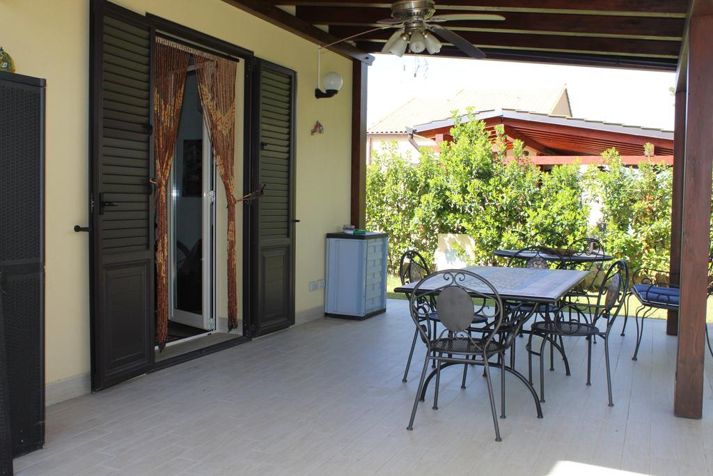 Casa Vacanze Roccella Beach Кампофеличе ди Рокела Екстериор снимка