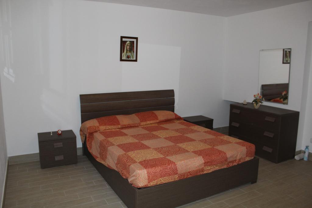 Casa Vacanze Roccella Beach Кампофеличе ди Рокела Екстериор снимка